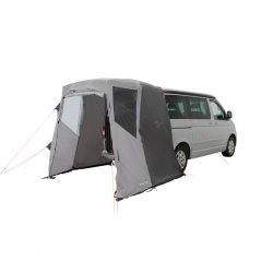 Easy Camp Krossbu – praktiskt biltält som monteras på campervanens baksida och ger extra skyddad yta vid camping och friluftsliv